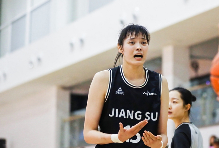 12分钟砍21分！中国女篮26岁2米中锋11投10中：宫鲁鸣该招进她？